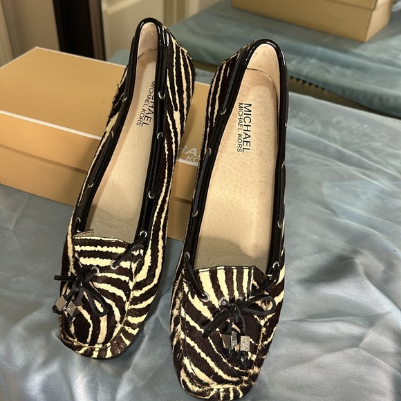 Michael Kors Amber printed haircalf moccasin 9.5M EUC worn once - Picture 5 of 7